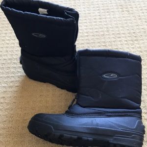 C9 black snow boots size 7 reinforced foot and hood tread. Thermalite liner